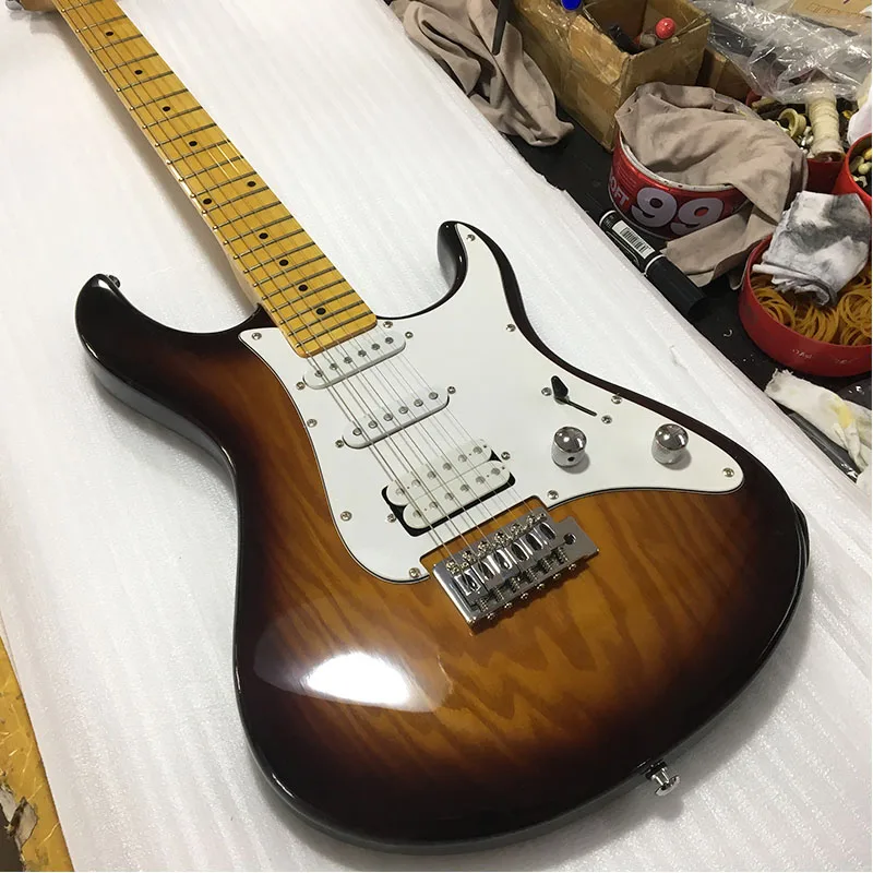 

High - quality elm xylophone body and maple neck. 3 single pickup, 2ts paint, fine workmanship, real photos