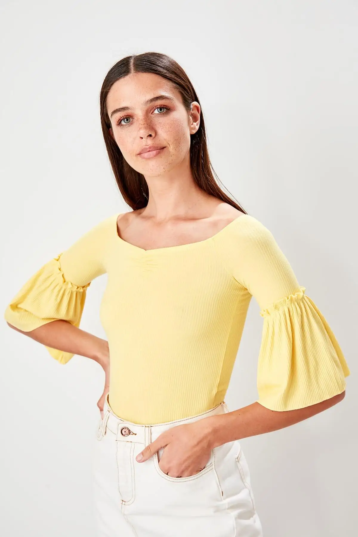 

Trendyol Yellow Knitted Blouse TWOAW20BZ0174