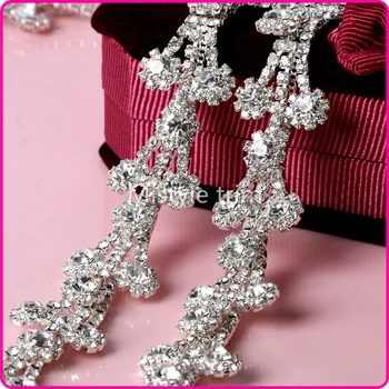 

Beautiful fashion style crystal rhinestone cup chain trim with crystals in sliver