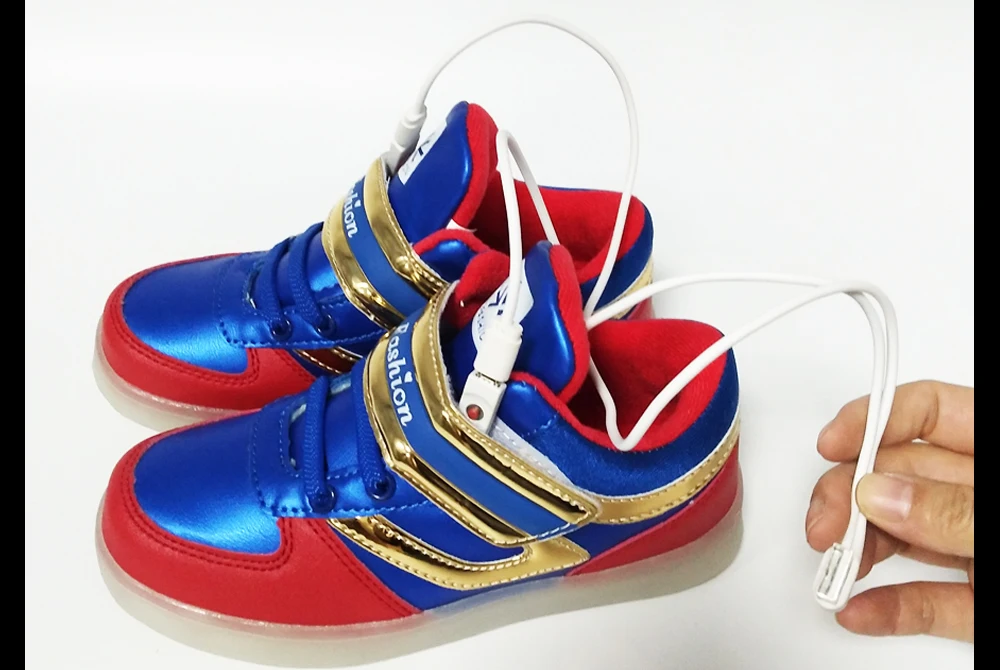 boys-glowing-sneakers-1_15