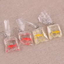 Прозрачные висячие серьги в виде животного, 1 пара, милая желтая Золотая рыбка, милые рыбки, карамельный цвет, серьги-капли из смолы, Новое поступление, красный цвет