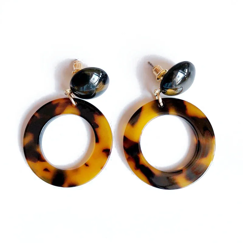 

Free Shipping Sweet Tortoise Round Trendy Resin Material For Women Elegant Stud Earring Jewelry
