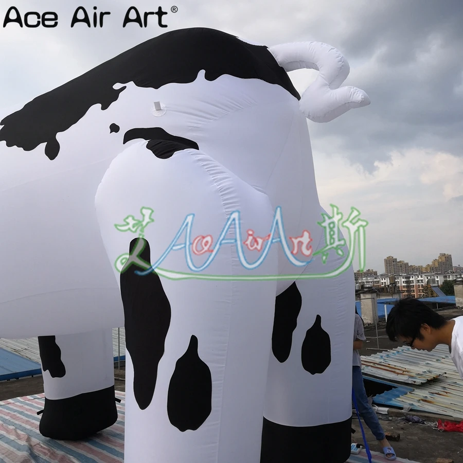  Customized new design cute vivid large standing inflatable milk cow for trade show advertising in N