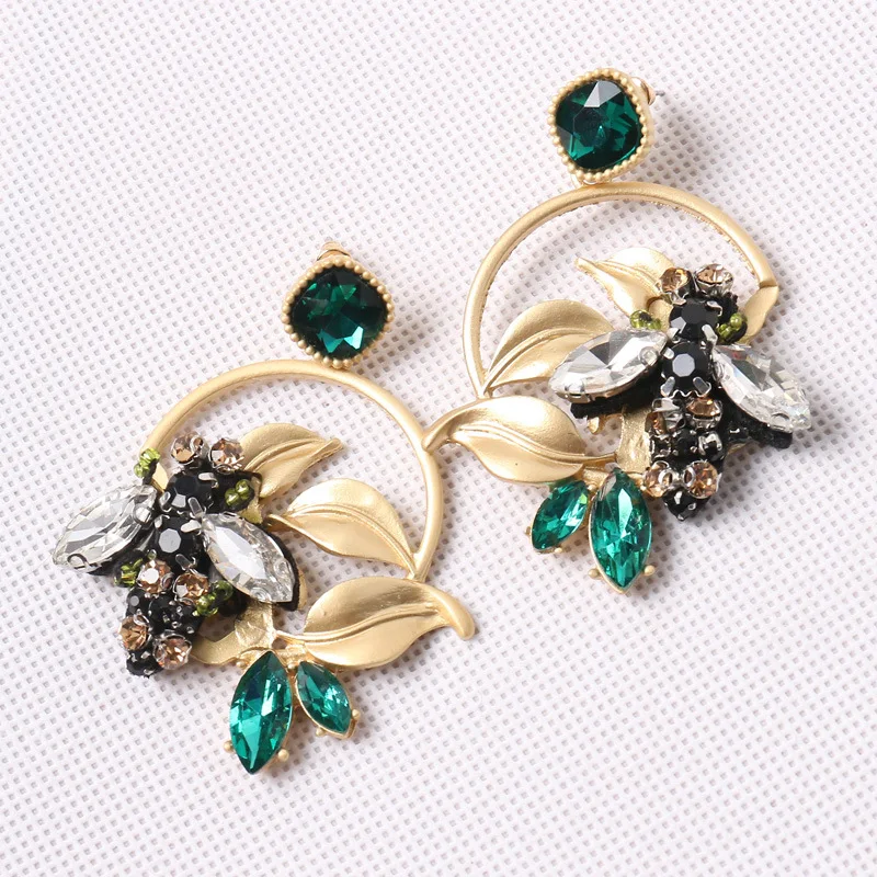 

Europe and the fashion green Baroque earrings water drops flowers leaves bee earrings temperament retro big earrings 951