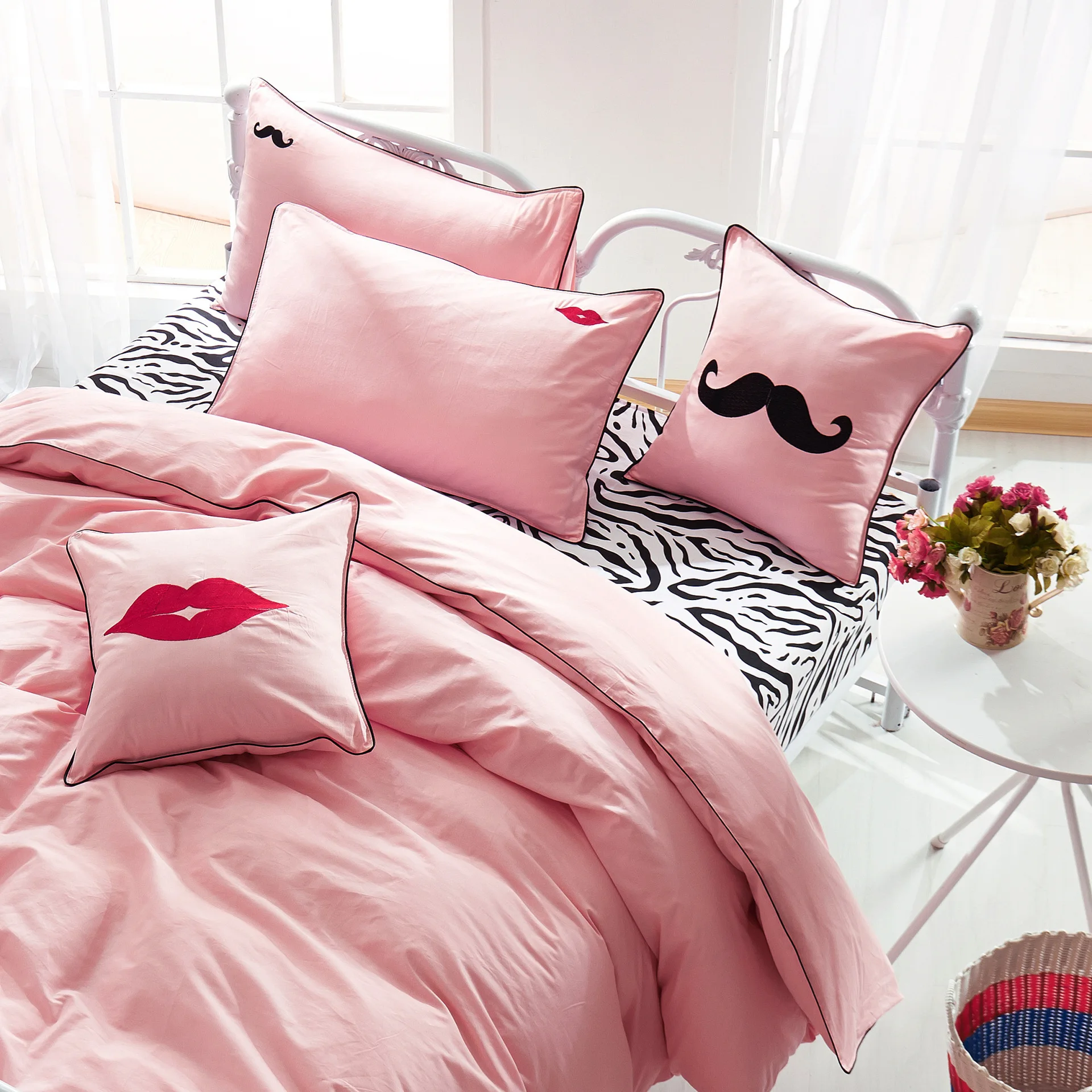 Fashion Zebra Stripes Four Pieces Pink Color Cotton Bedding Set