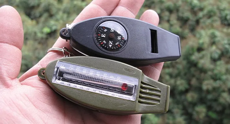 

Outdoor Camping Compasses 4 in 1 Multifunction Compasses Keychain Whistle/Magnifying Glass/Thermometer Packet Travel Kits
