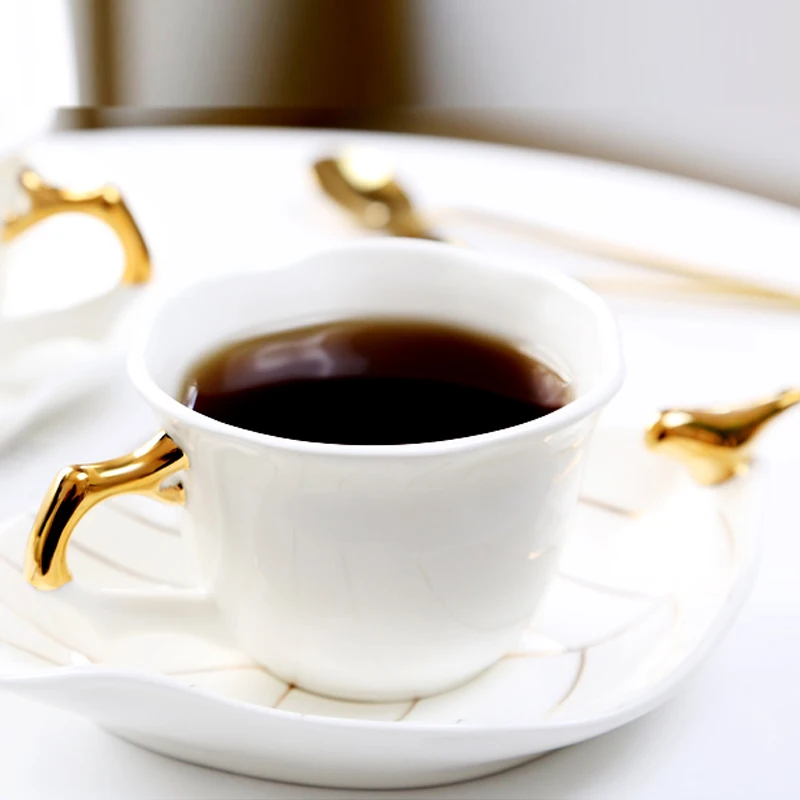 Европейская Высококачественная кофейная чашка с блюдцами, кофейная чашка из костяного фарфора, Цветочная чайная чашка с блюдцем и чайная и кофейная ложка, наборы