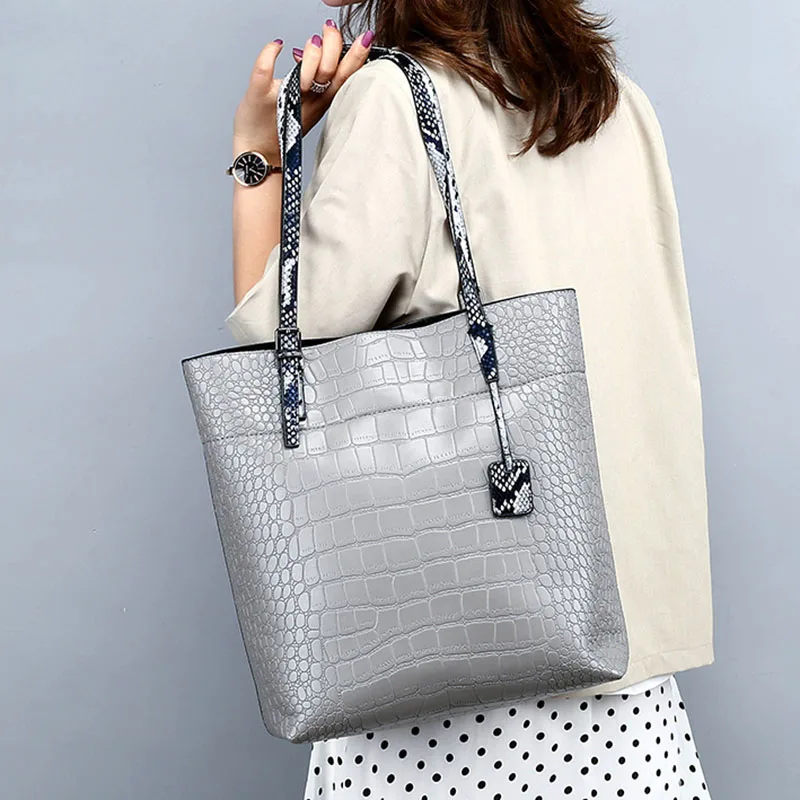

Big PU Leather Shoulder Bags For Women 2019 New High Capacity Tote Bag Ladies Handbags With Serpentine Shoulder Belt Hand Bag