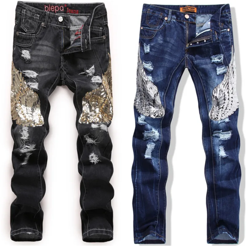

New Mens Jeans Wings Pattern Jacquard Embroidery Hole Loose Personality Wash Stitching Straight Blue Men Ripped Denim Trousers