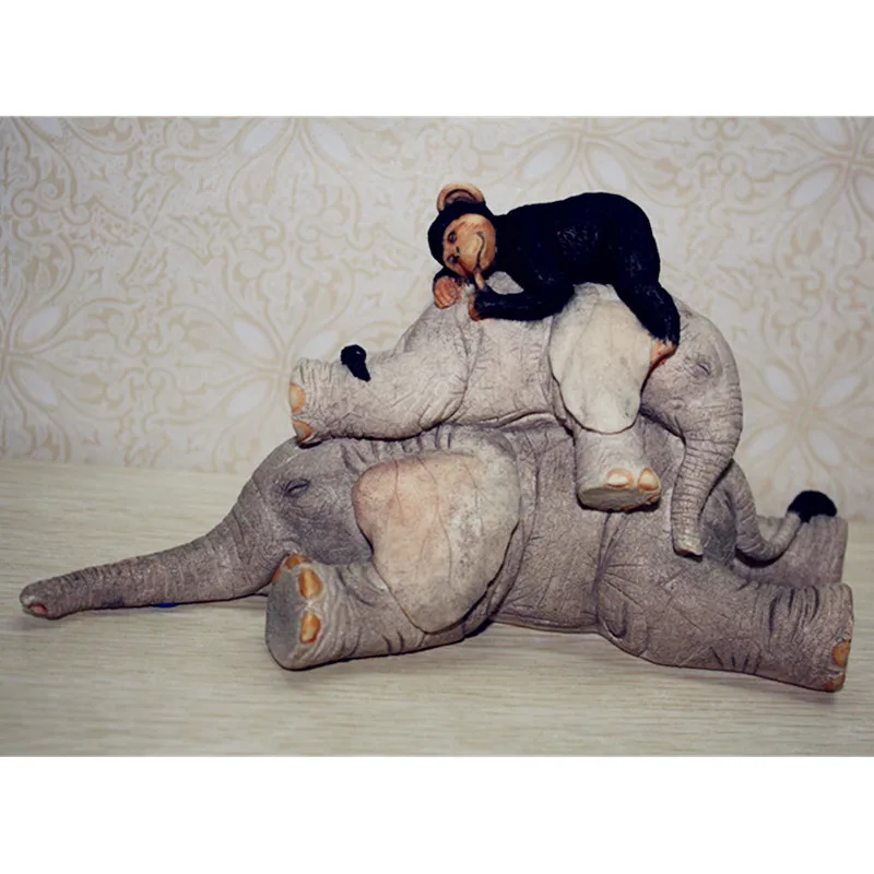

Elephant and Chimpanzee Statue Novelty Animal Decorative Resin Art&Craft Home Ornament Accessories L3192