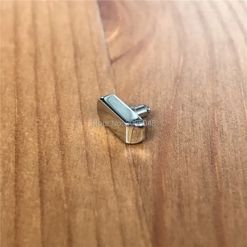 Фиксатор кнопок часов хронограф. Кнопочки для часов. Кнопка для часов. Кнопка для наручных часов. Кнопка толкатель часов chopard.