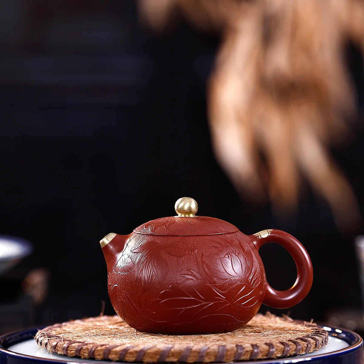 

Raw Ore Bright Red Robe Goldfish Trace A Design In Gold Xi Shi Kettle Kungfu Online Teapot Tea Set Household Infusion Of Tea