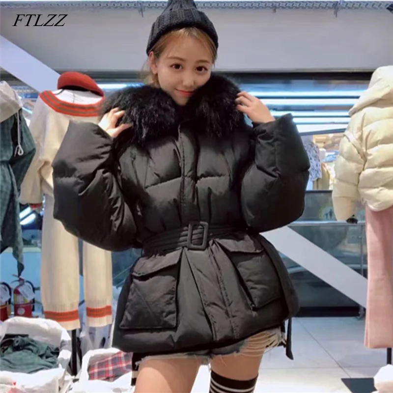 FTLZZ зимние белые куртки-пуховики для женщин большой натуральный мех енота пальто с капюшоном корейский стиль парки Утепленная зимняя верхняя одежда