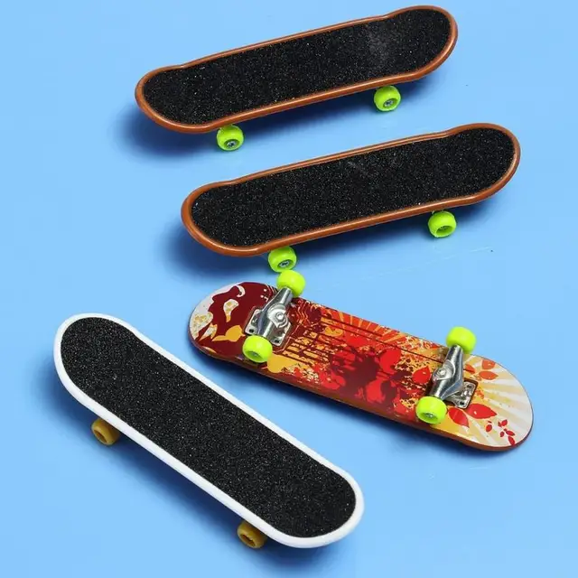 2pcs High Quality Cute Party Favor Kids children Mini Finger Board Fingerboard Alloy Skate Boarding Toys Gift 4