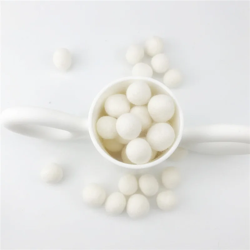 100% Christmas Wool Felt Balls 30Pcs 2cm DIY Jewelry Assorted Beads Snow White Wool Felt Pom Pom White Off Felt Balls Decor Bead