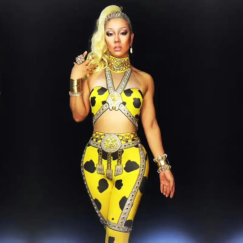 yellow jumpsuit dancer