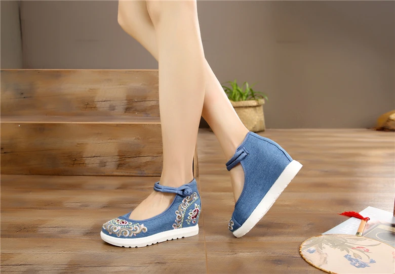 Женская парусиновая обувь, увеличивающая рост, с ремешком на щиколотке; сезон весна-осень; китайский стиль; винтажные женские туфли на танкетке с вышивкой; 20180907