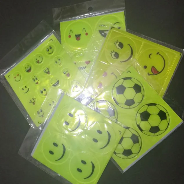 

By DHL 500Pcs Safety Night Riding Decal Riding Sticker decoration Funny Reflective Bicycle Bike Sticker Smiling Face Pattern