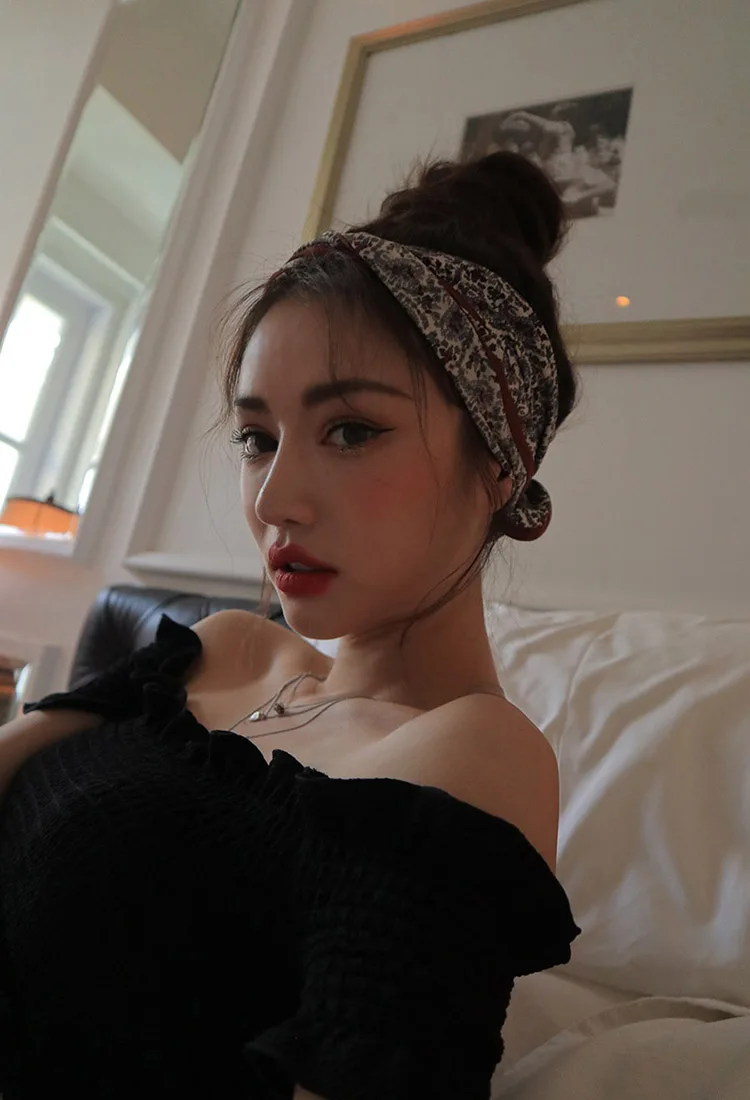 1 (23)