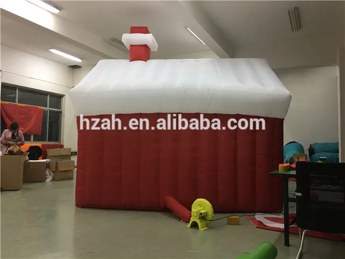 Outddor-Decorations-Inflatable-Santa-House-with-Fence (2)