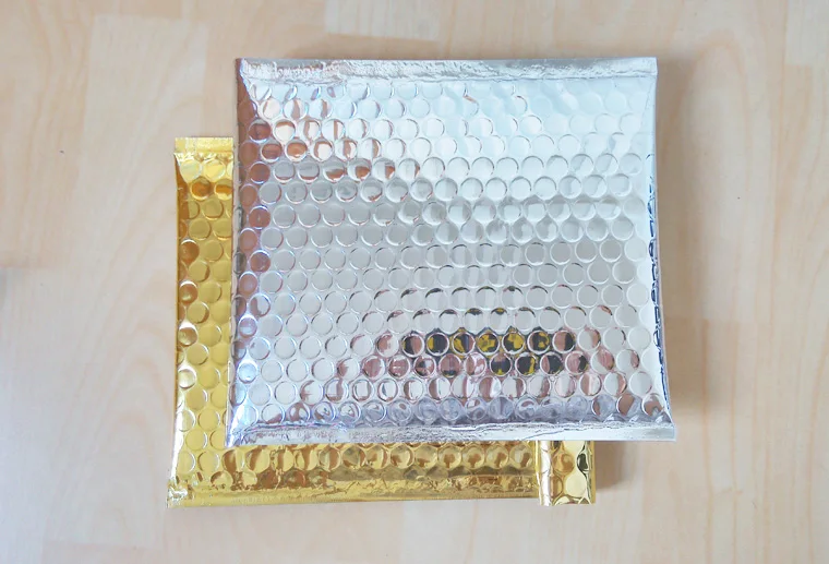 

Joy Size 15*13cm small golden bubble mailing envelope/golden shipping envelopes Mailer Aluminum Foil Gift Bag Packing Wrap