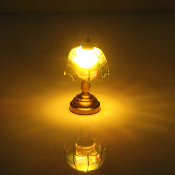 Ретро стиль мини металлический светодиодный Настольный светильник модель для 1/12 аксессуары для кукольного домика