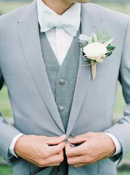 Najtaniej Dwa Guziki Szare Męskie Smokingi Groom Kombinezony Slim Fit/wycięcie Klapy Groomsmen Męskie Garnitury ślubne Klasyczne Męskie Marynarka (kurtka + Spodnie + Kamizelka)