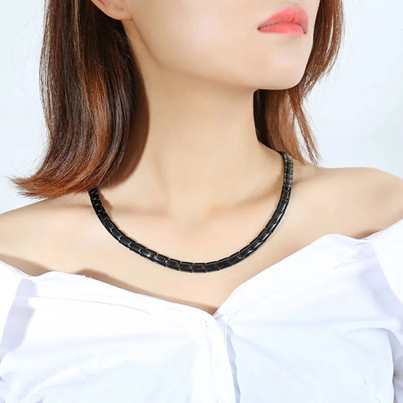 

Fashion ladies boutique stainless steel magnet necklace 4 colors optional titanium steel clavicle chain