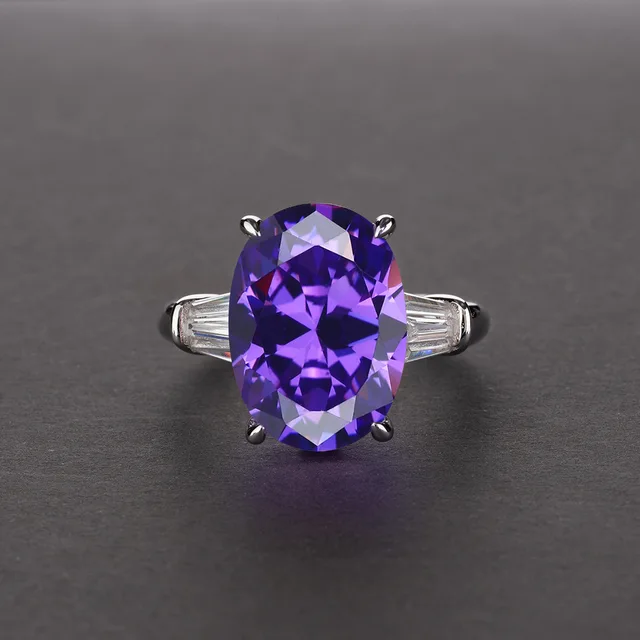 Фото женское кольцо из серебра с бриллиантами