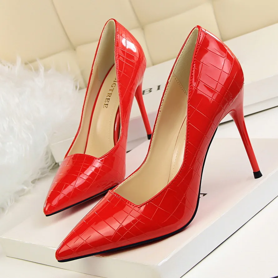 

2019 New Women Pumps Fashion Wedding Shoes Patent Leather Party Shoes Pointed Toe Shallow Retro Women's High Heels Shoes 8 Color