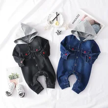 Новинка года; сезон весна; джинсовый комбинезон с капюшоном для мальчиков и девочек; модные стильные джинсовые брюки для маленьких мальчиков; детские джинсовые комбинезоны джинсы для маленьких девочек