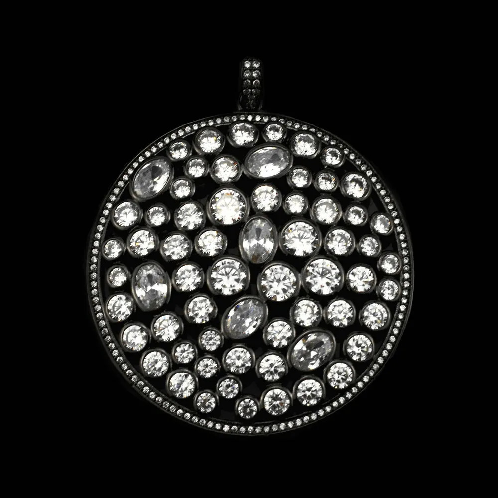 

The Shape of Round with Crystal Pendant.3 Pieces