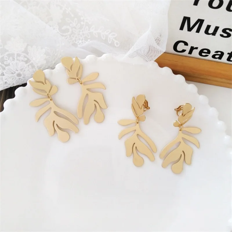 

2019 Korean fashion wild irregular leaves long dangle earrings simple metal gold geometric ear clip women jewelry accessories
