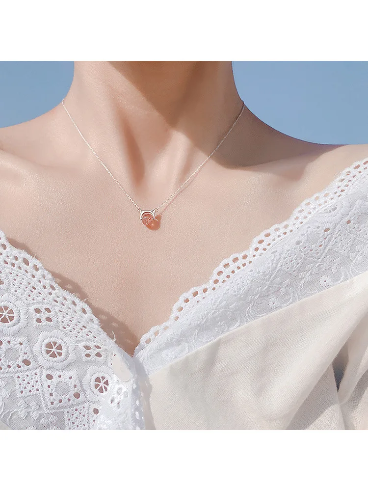 

CSHOU76 Cat Strawberry Crystal Necklace Female Korean Clavicle Chain