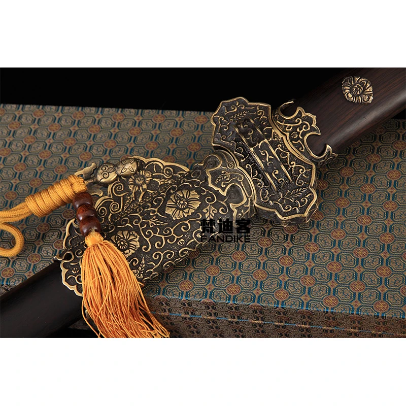 High-quality goods handmade Fold steel Chinese sword/Dao Brass fittings Exquisite flower carving patterns very sharp