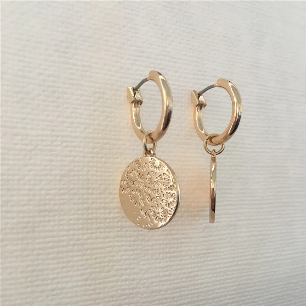

LOVELY GOLD COLOR PLATING FLOWER ENGRAVED ROUND DISC CHARM WITH SMALL HOOP EARRINGS FOR WOMEN GIRL