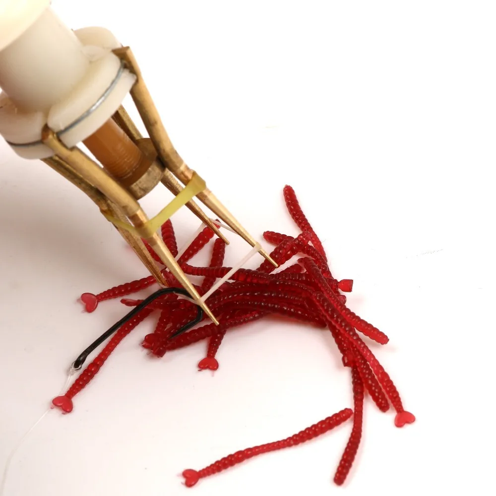 приспособление для мотыля пучком. пучковяз для мотыля видео как пользоваться. насадка мотыля пучковязом. насадка мотыля пучковязом. пучковяз для рыбалки.