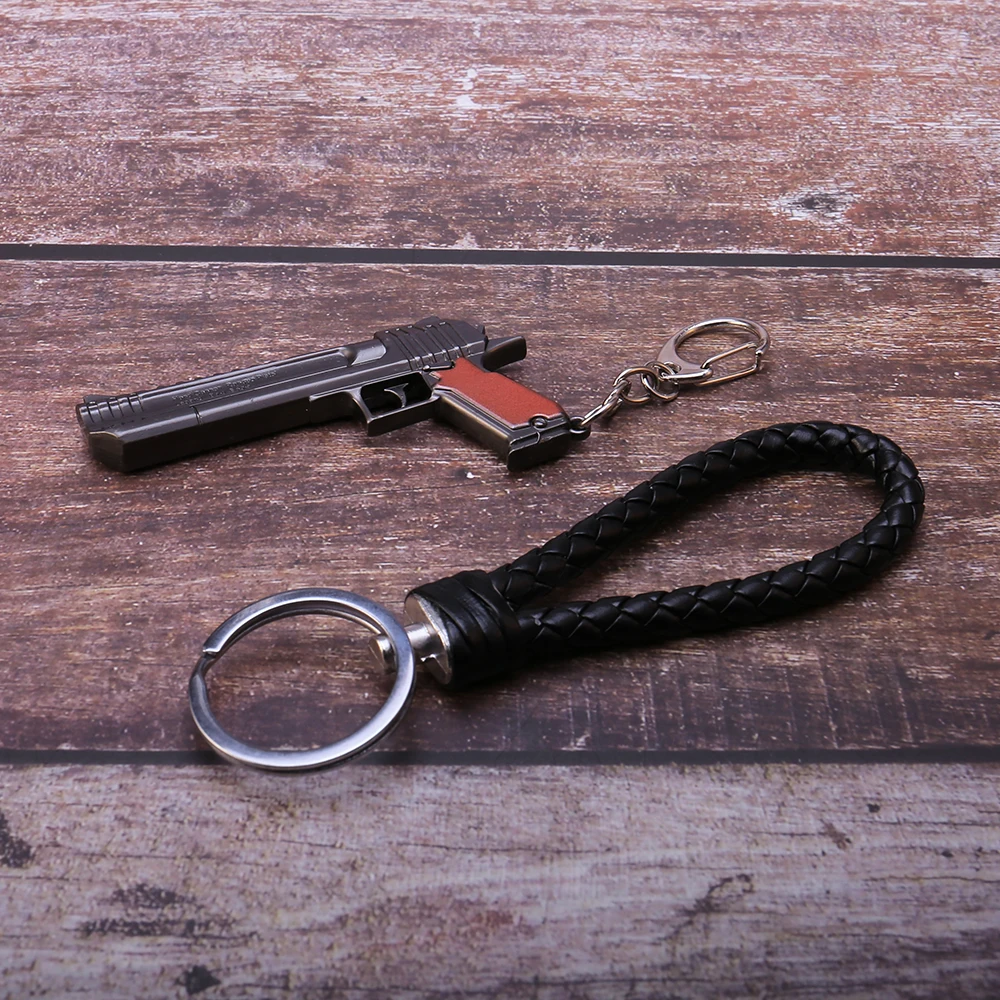 2019 Hot Game Weapon anime Keychains Men Mini Revolver Model Car Key Chain Key Ring for Men Super Cool Gifts porte clef brelok 2019 Hot Game Weapon anime Keychains Men Mini Revolver Model Car Key Chain Key Ring for Men Super Cool Gifts porte clef brelok