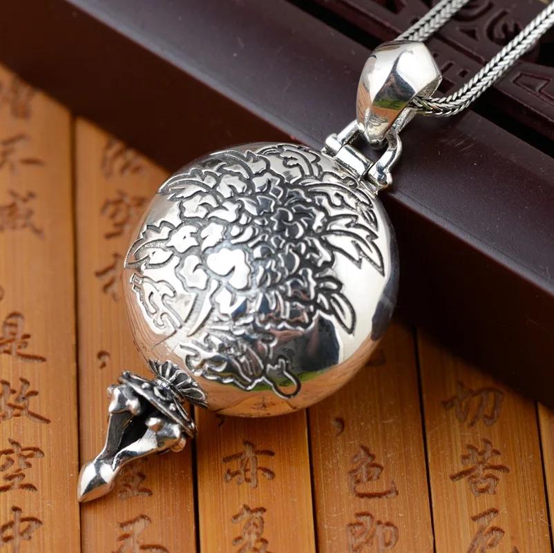 

eight accessories wholesale S925 Sterling Silver Pendant gawu box can be opened six words for both men and women