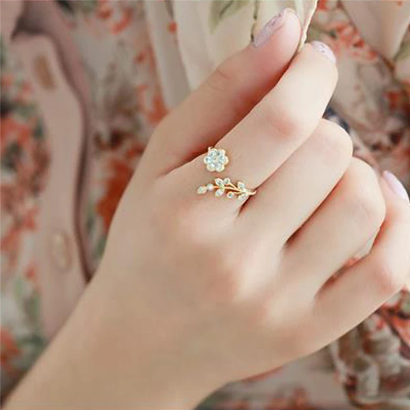 

Temperament Crystal Twisted Leaves Flower Opening Ring For Women Party Jewelry Gift