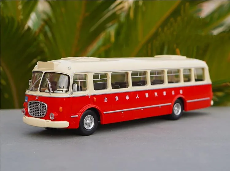 Pаспродажа 143 весы Skoda OCTAVIA III corosa модель автомобиля, моделирование Пекин автобус 32 способ умереть литой металл модель автобуса, бесплатная доставка