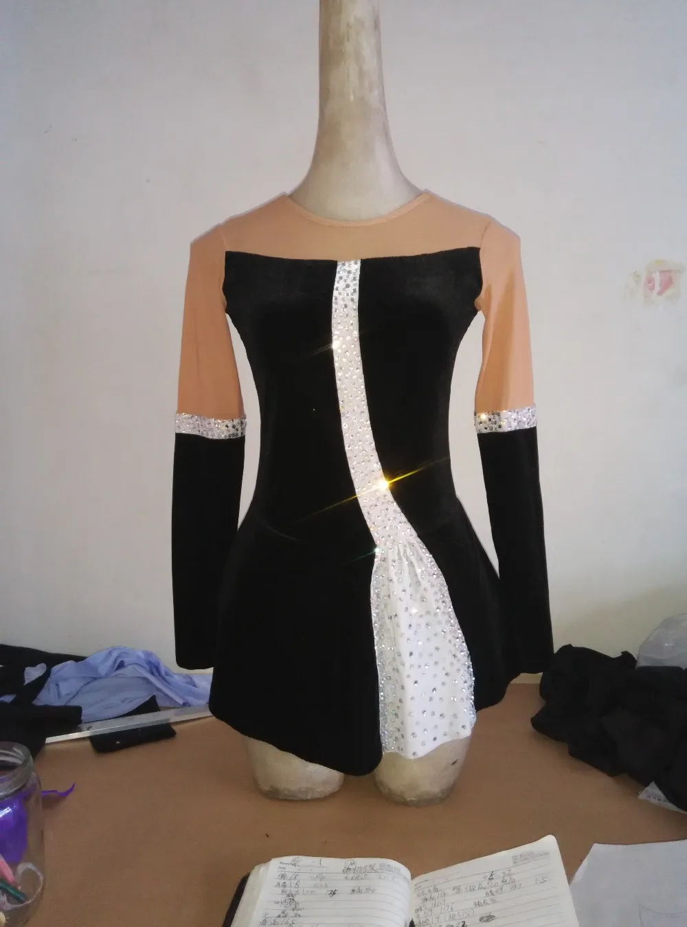 

Free shippingblackbaton twirling ice skating dance majorette outfitSD28