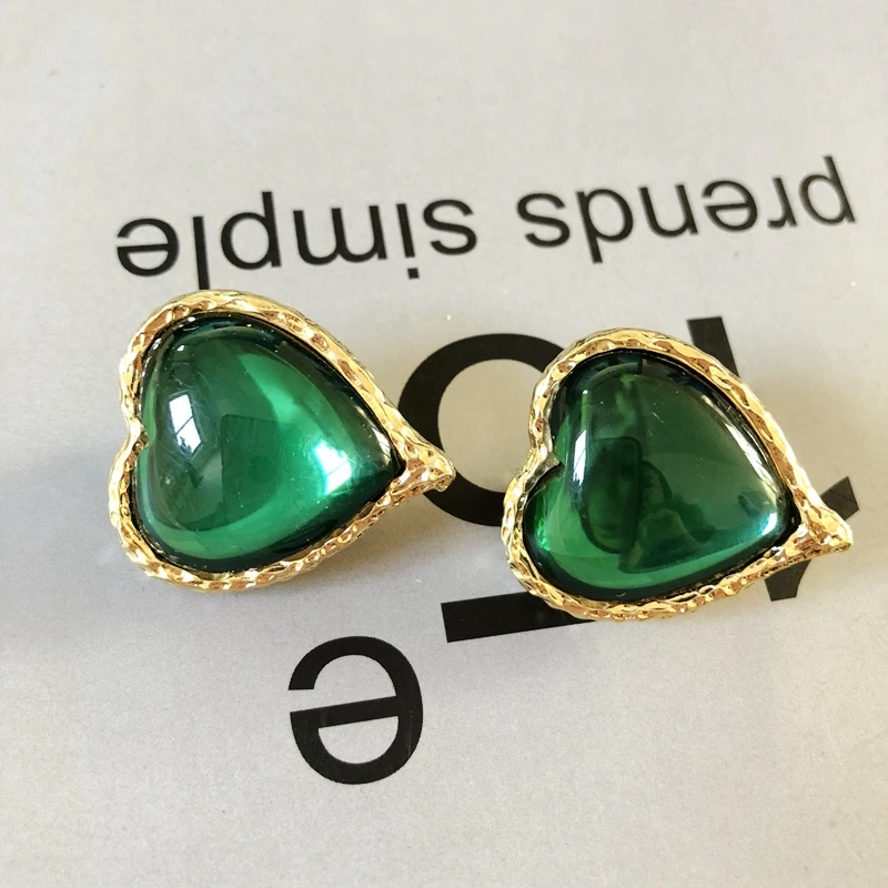 

Free Shipping Sweet Heart Green Opal Clip Earring