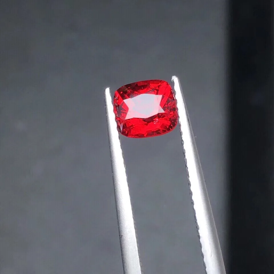 

GIL Certificate Burma Myanmer Origin 0.84ct Natural Vibrant Red Spinel Gemstones Loose Stones Loose Gems
