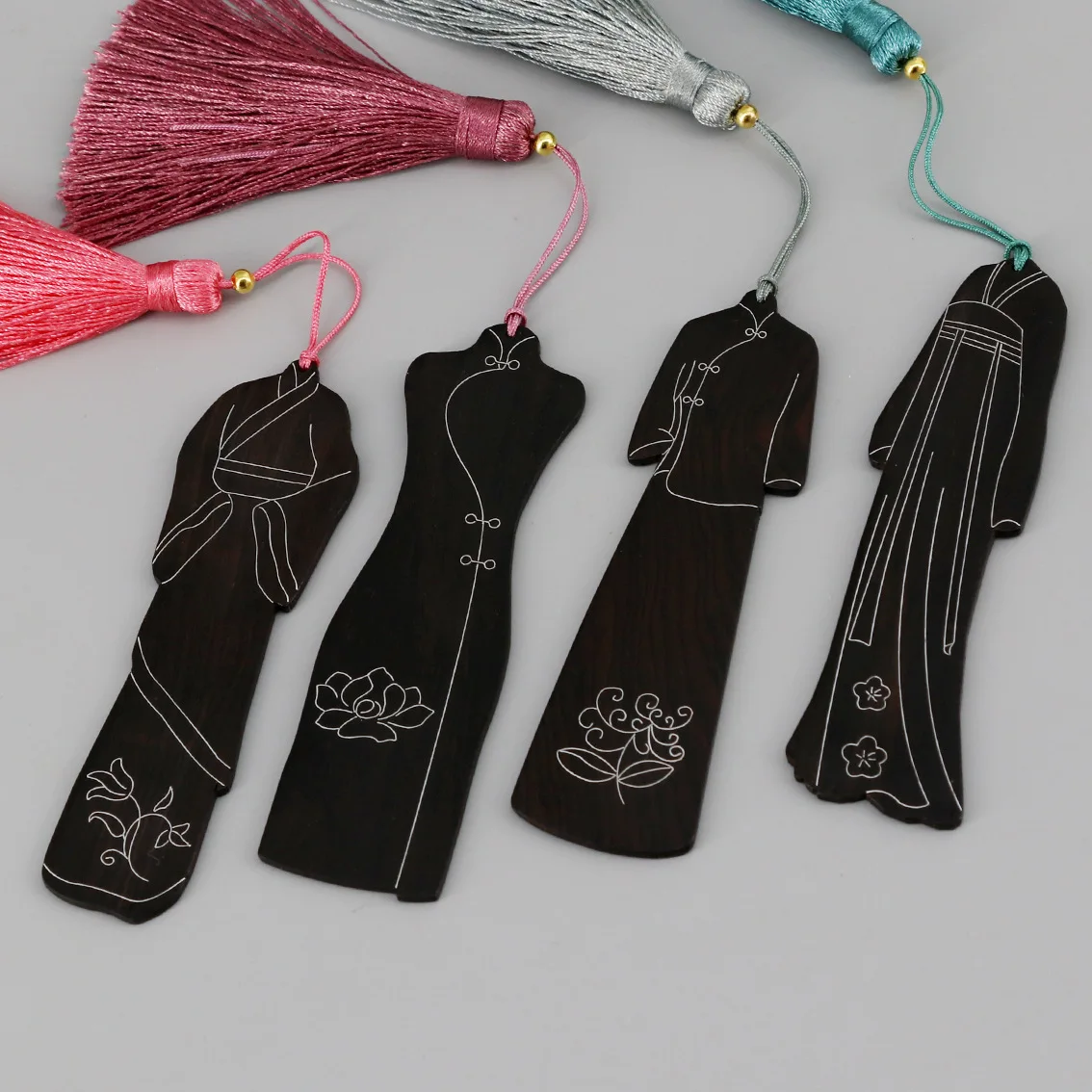 1pcs Classical cheongsam purple sand inlaid silver silk classical Chinese style tassel wooden gift literary bookmarks gift box