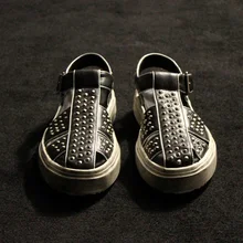 Одежда высшего качества в римском стиле Стиль Заклёпки летние гладиаторы Для мужчин Натуральная кожа коровы Туфли без каблуков Пряжка вырезать уютный отдых Сандалии для девочек человек