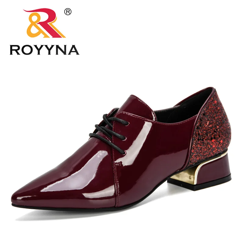 ROYYNA/Новинка года; элегантные свадебные туфли с острым носком; женские туфли-лодочки; однотонные модные модельные женские туфли на высоком каблуке со шнуровкой