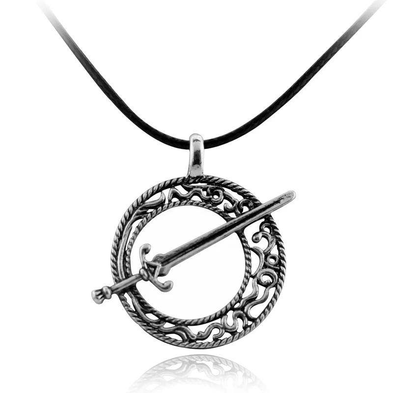 

Dark Souls 3 Blade of the Dark Moon Pendant Covenant Dark Souls 3 Sword Pendant Necklace Leather Rope Game Steampunk Joyas