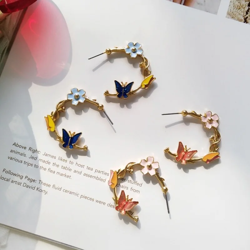 

Korean Sweet Girl Cute Metal Texture Flower Butterfly Stud Earrings Fashion Women Temperament Creative Jewelry Accessories