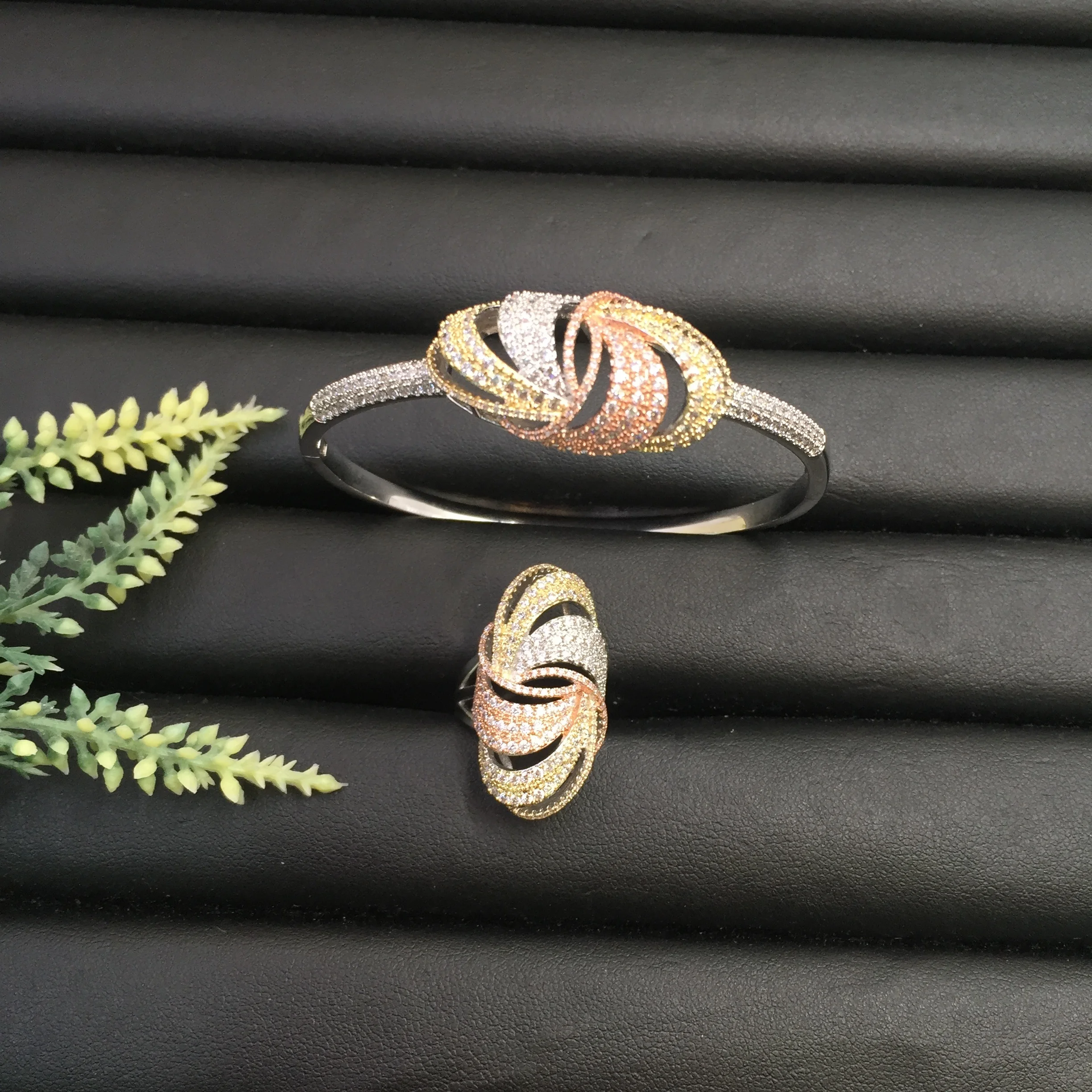 

Lanyika Fashion Jewelry Abstract Distinctive Conch Micro Plated Party Romantic Bangle With Ring Banquet Daily Best Gift
